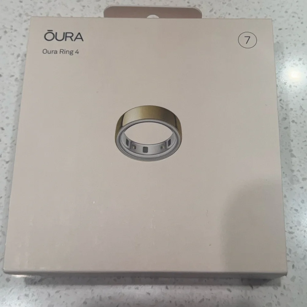 Oura Ring 4 — Gold exterior size 7
